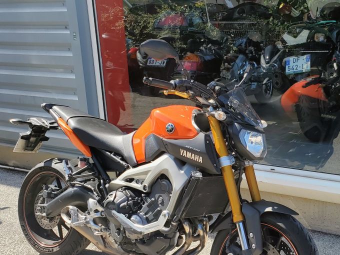 YAMAHA MT-09 4