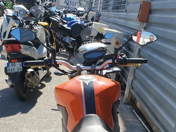 YAMAHA MT-09 4
