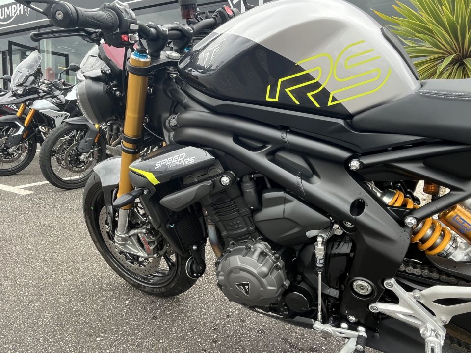TRIUMPH SPEED TRIPLE 1200 RS 4