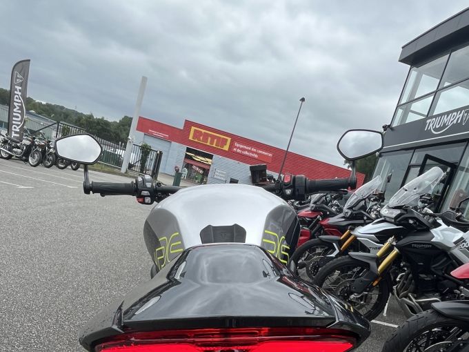 TRIUMPH SPEED TRIPLE 1200 RS 4
