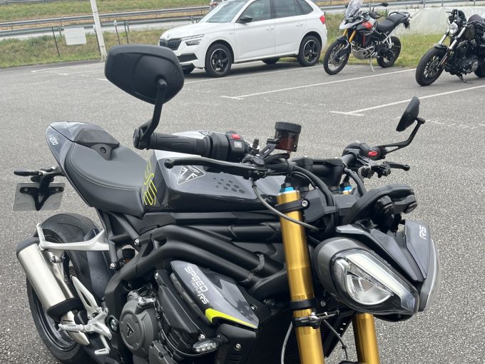 TRIUMPH SPEED TRIPLE 1200 RS 4