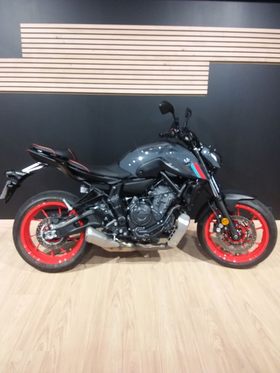 YAMAHA MT-07 4
