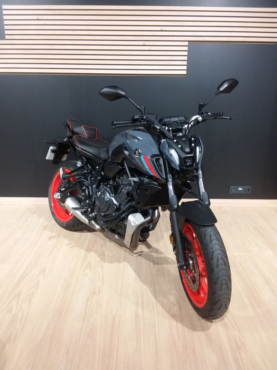 YAMAHA MT-07 4