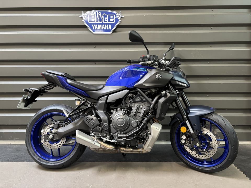 YAMAHA MT-07 4