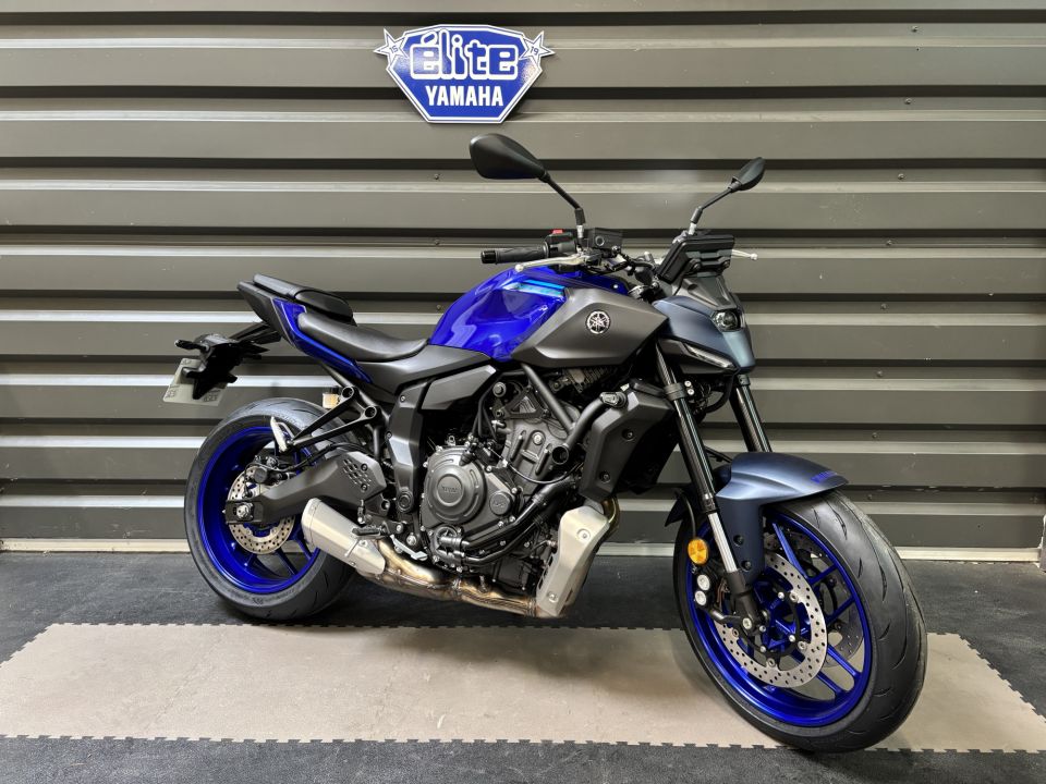 YAMAHA MT-07 4