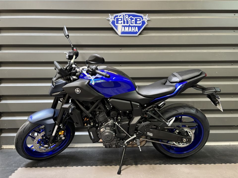 YAMAHA MT-07 4