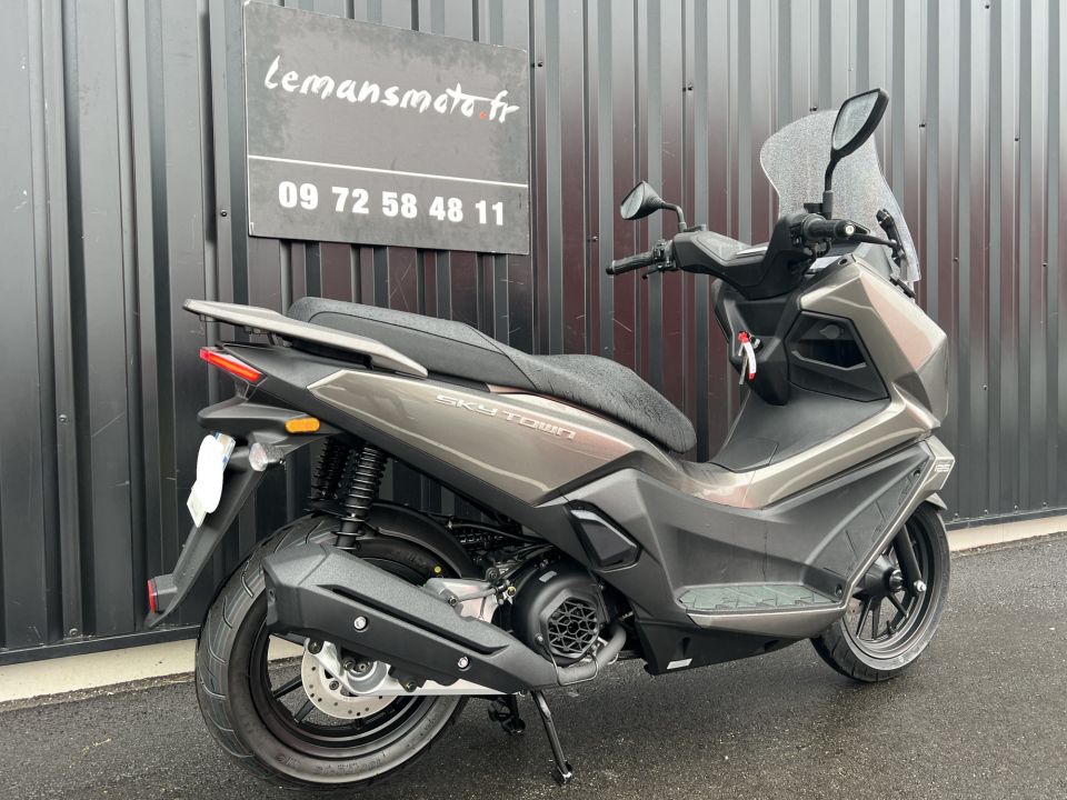 KYMCO SKYTOWN 4
