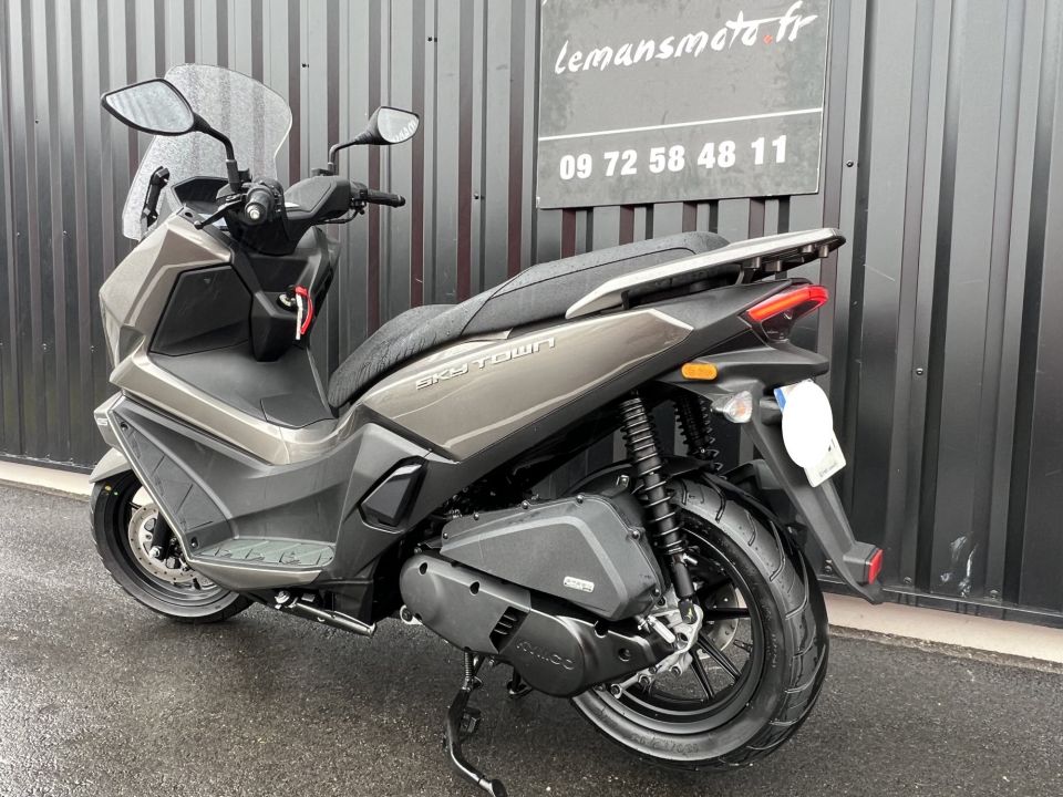 KYMCO SKYTOWN 4