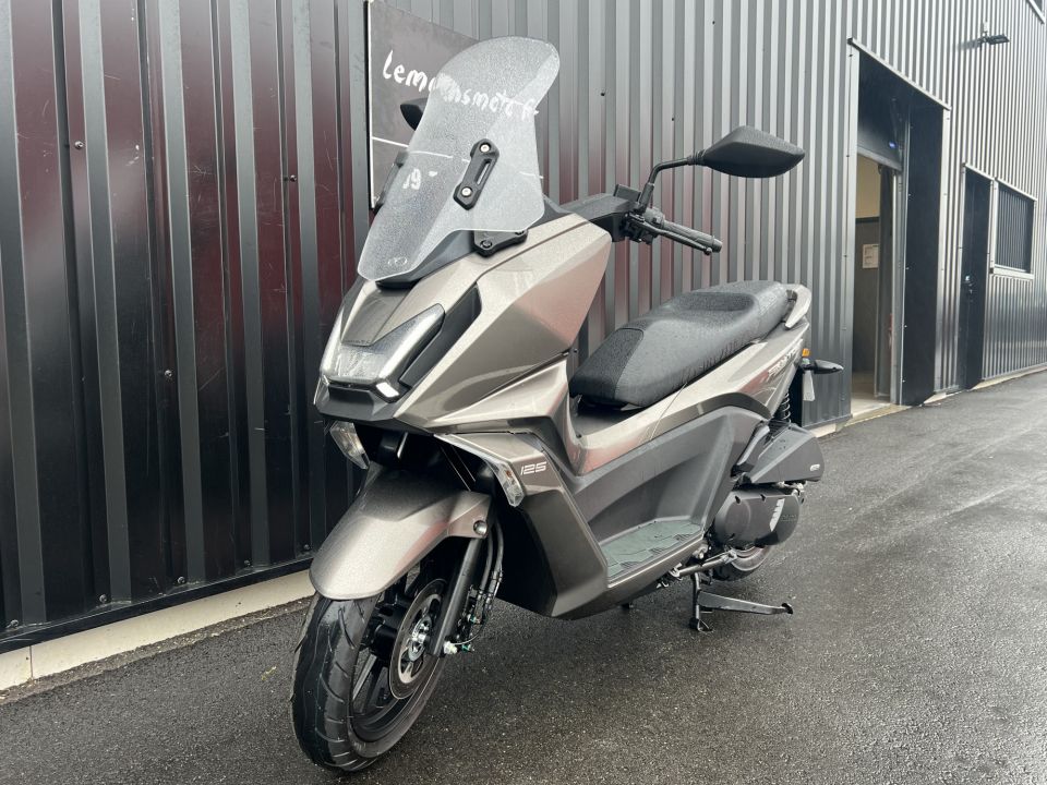 KYMCO SKYTOWN 4