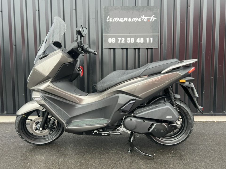 KYMCO SKYTOWN 4