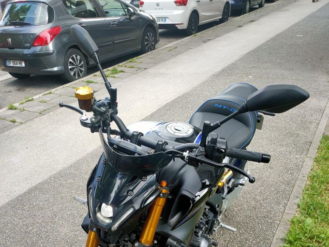 YAMAHA MT-09 SP 4