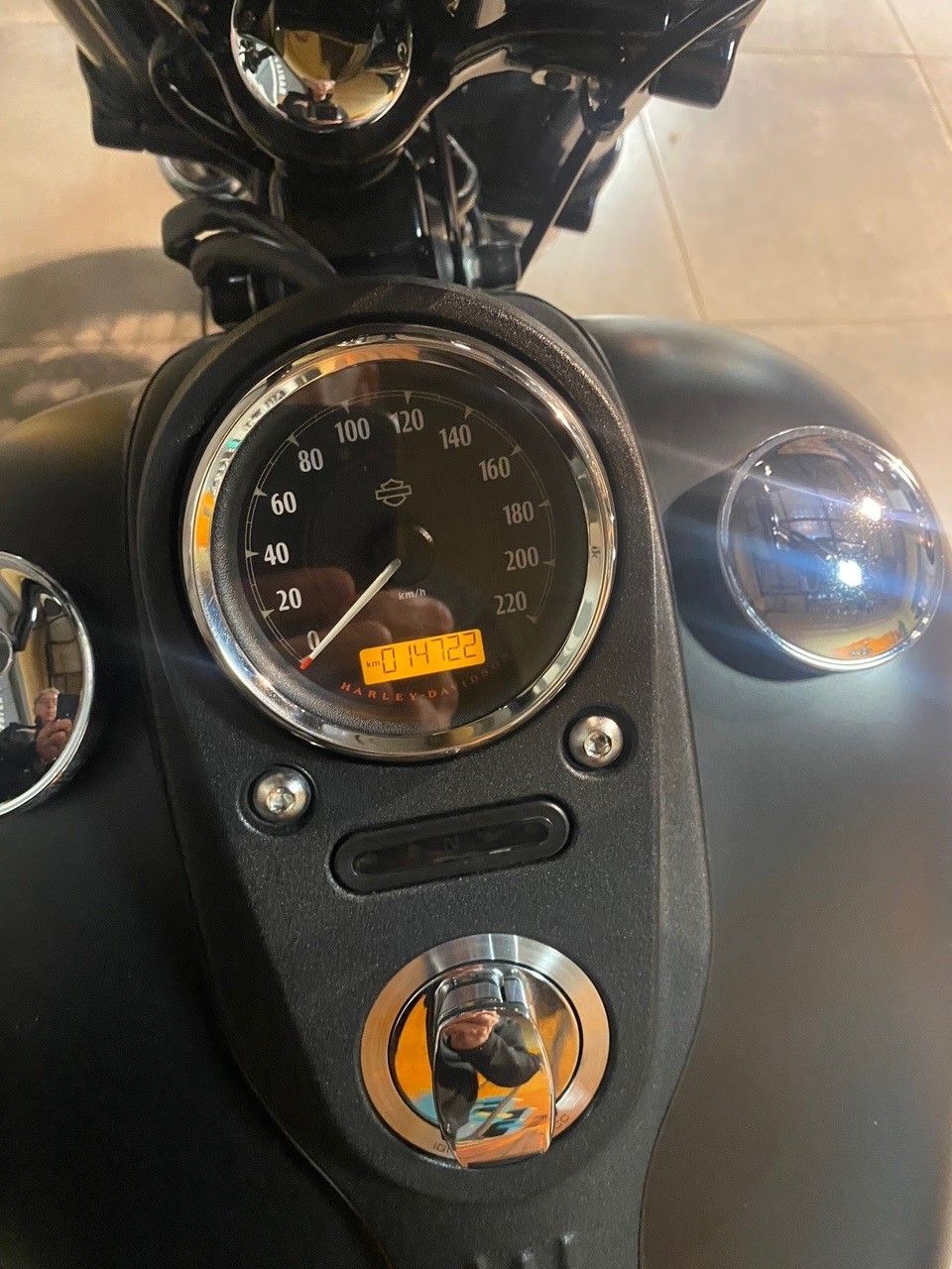 HARLEY-DAVIDSON DYNA STREET BOB 1690 4