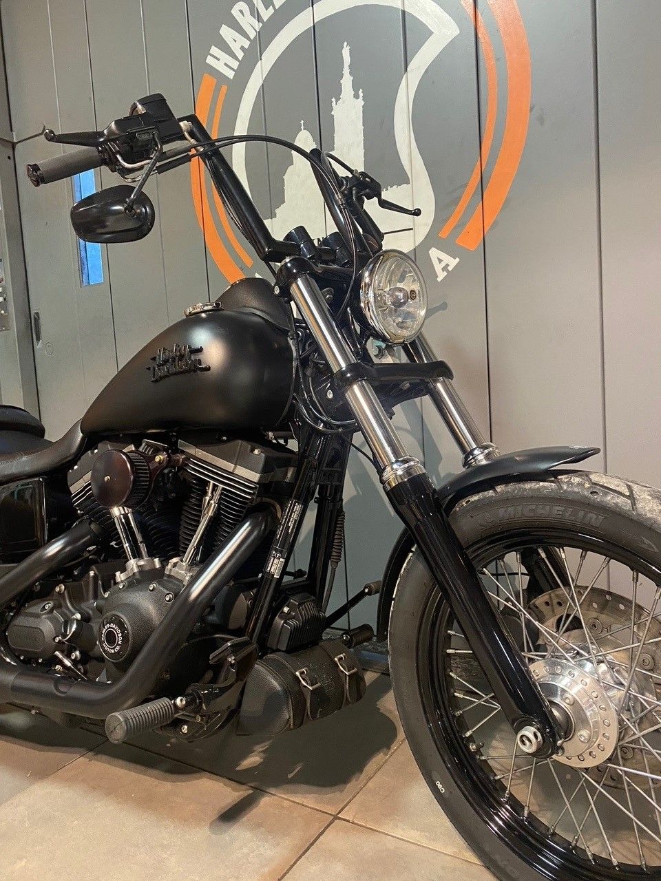 HARLEY-DAVIDSON DYNA STREET BOB 1690 4