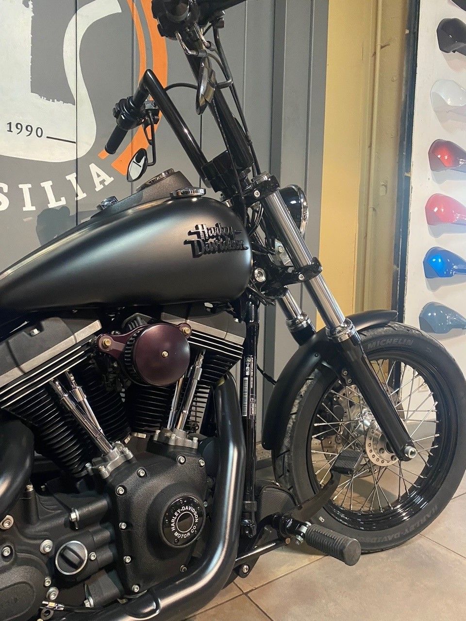 HARLEY-DAVIDSON DYNA STREET BOB 1690 4