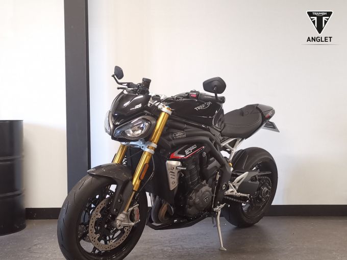 TRIUMPH SPEED TRIPLE 1200 RS 4