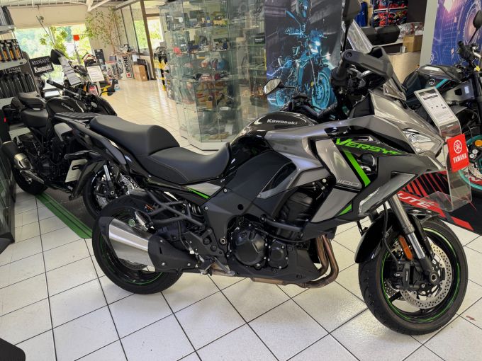 KAWASAKI VERSYS 1100 SE 4
