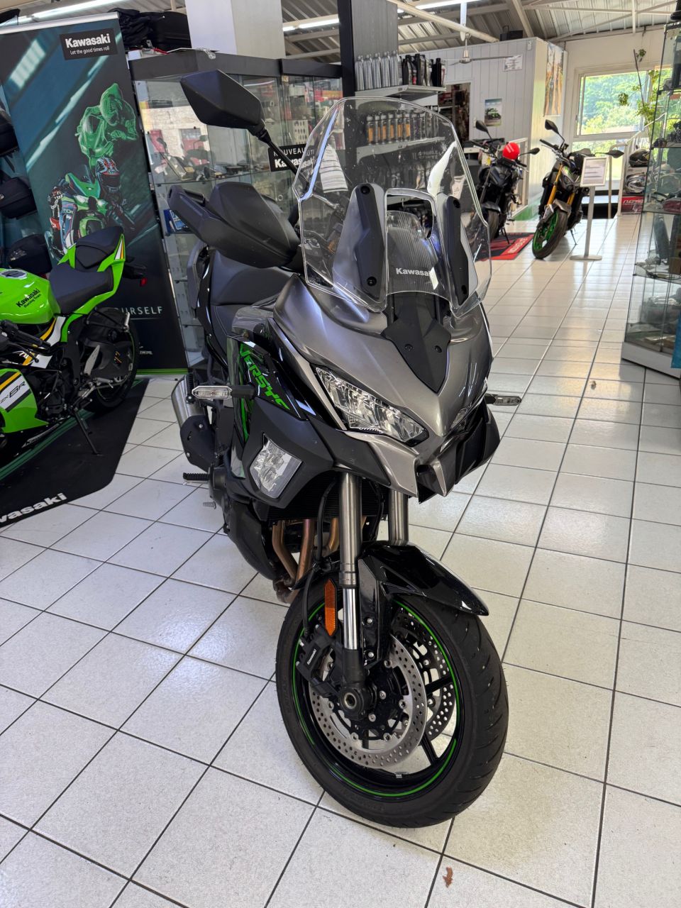 KAWASAKI VERSYS 1100 SE 4