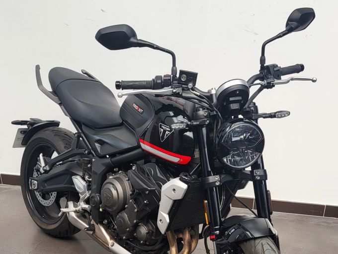TRIUMPH TRIDENT 660 4