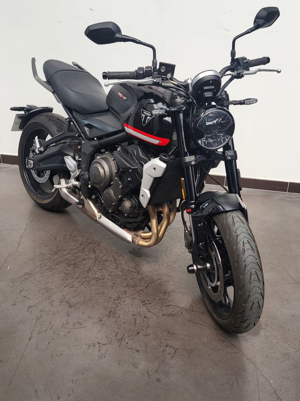 TRIUMPH TRIDENT 660 4