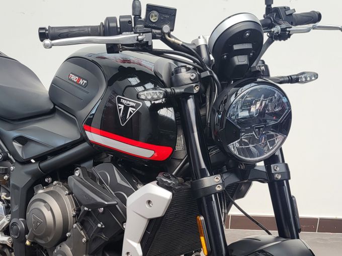 TRIUMPH TRIDENT 660 4