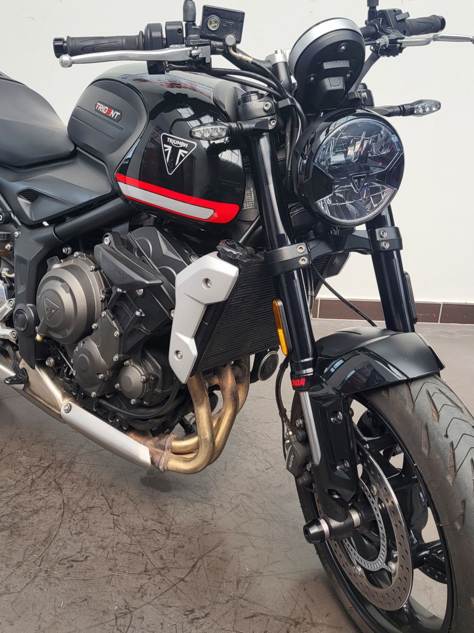 TRIUMPH TRIDENT 660 4