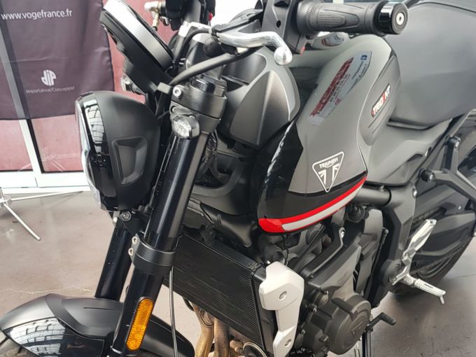 TRIUMPH TRIDENT 660 4
