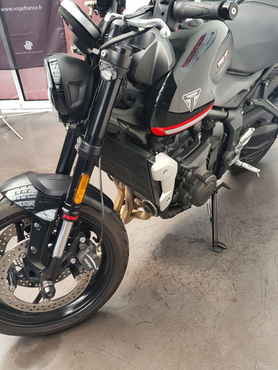 TRIUMPH TRIDENT 660 4