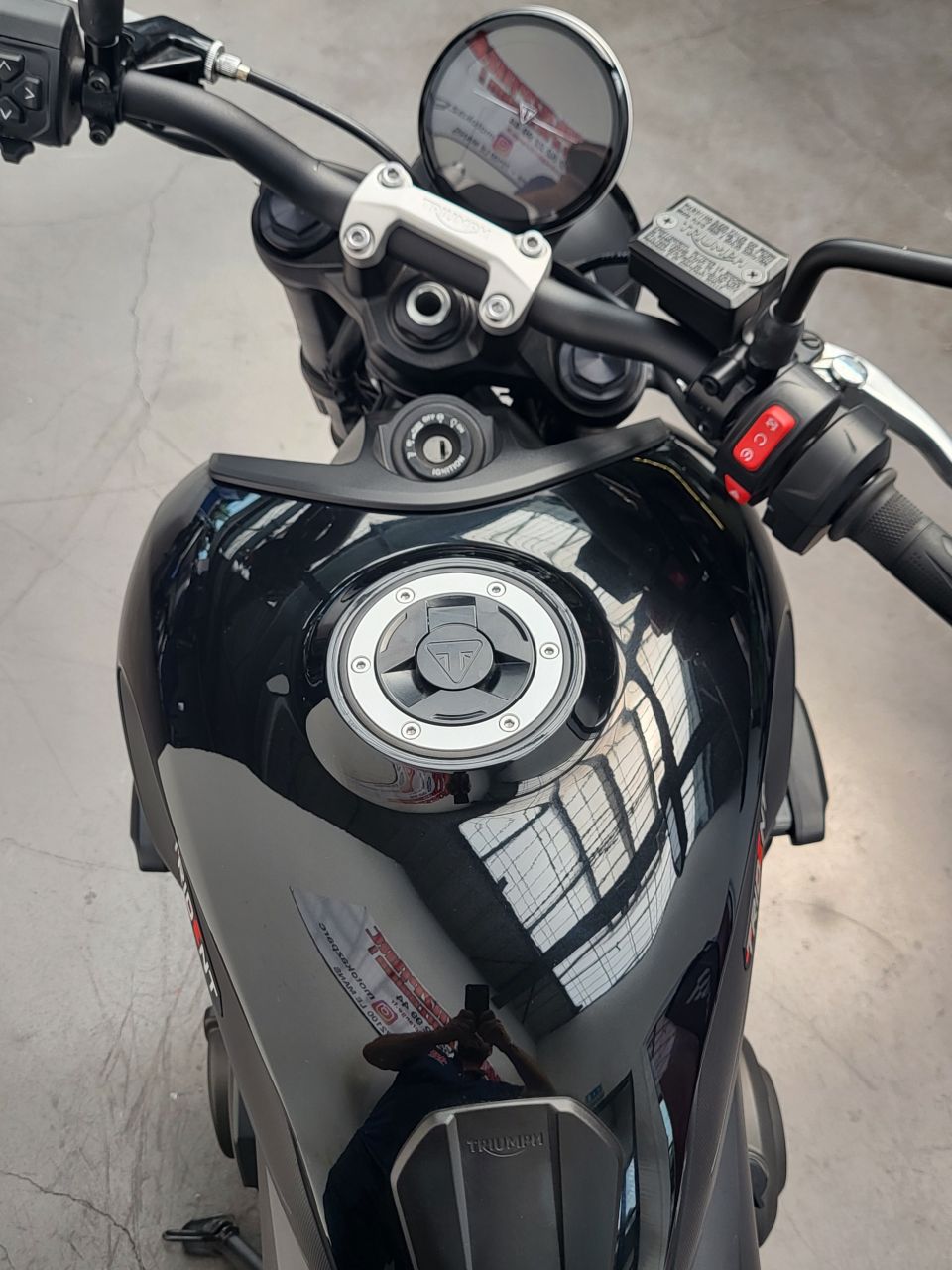 TRIUMPH TRIDENT 660 4