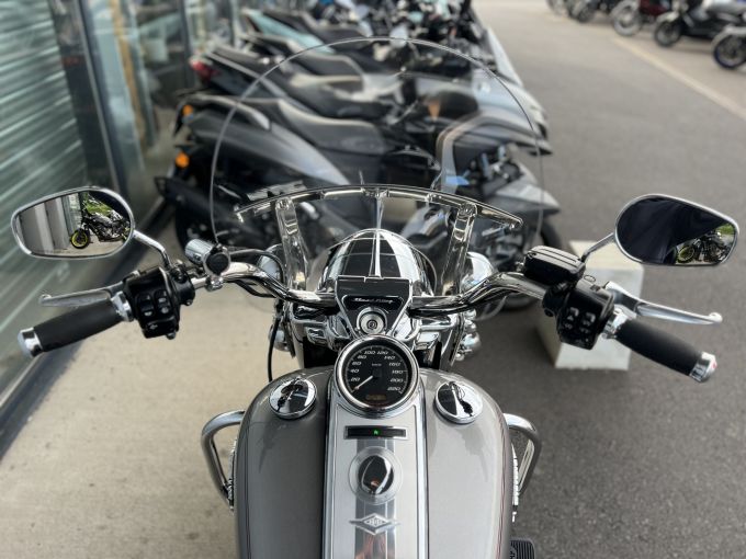 HARLEY-DAVIDSON TOURING ROAD KING 1690 4