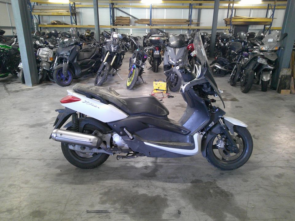 YAMAHA X-MAX 125 4
