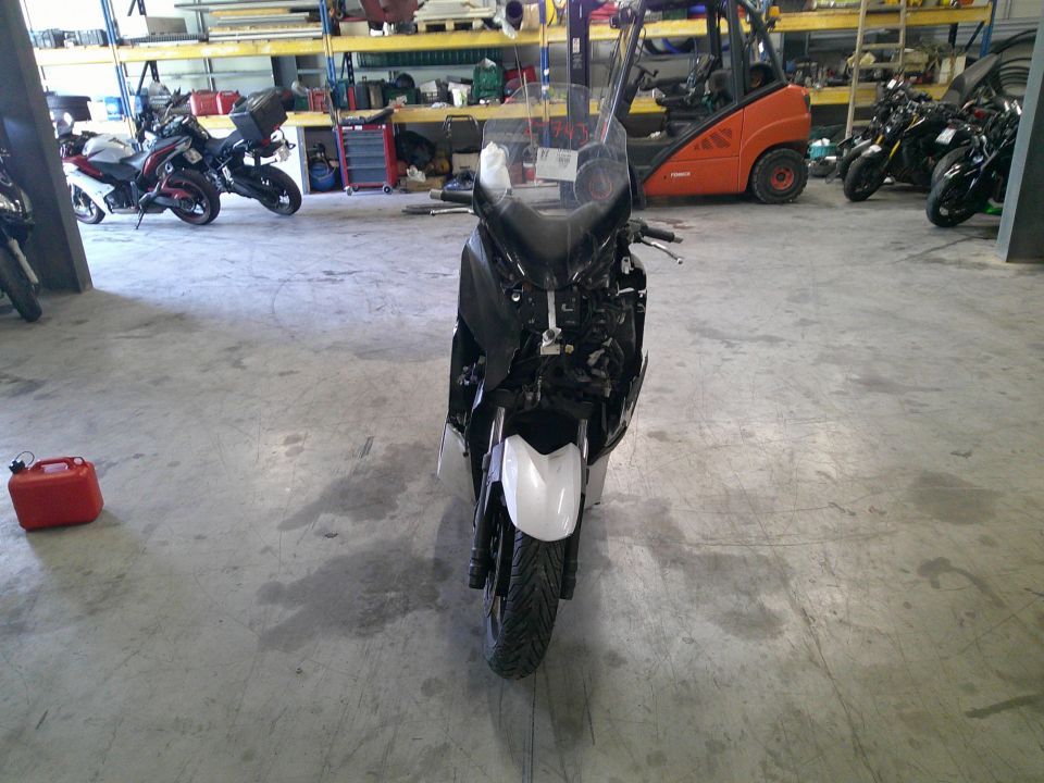 YAMAHA X-MAX 125 4