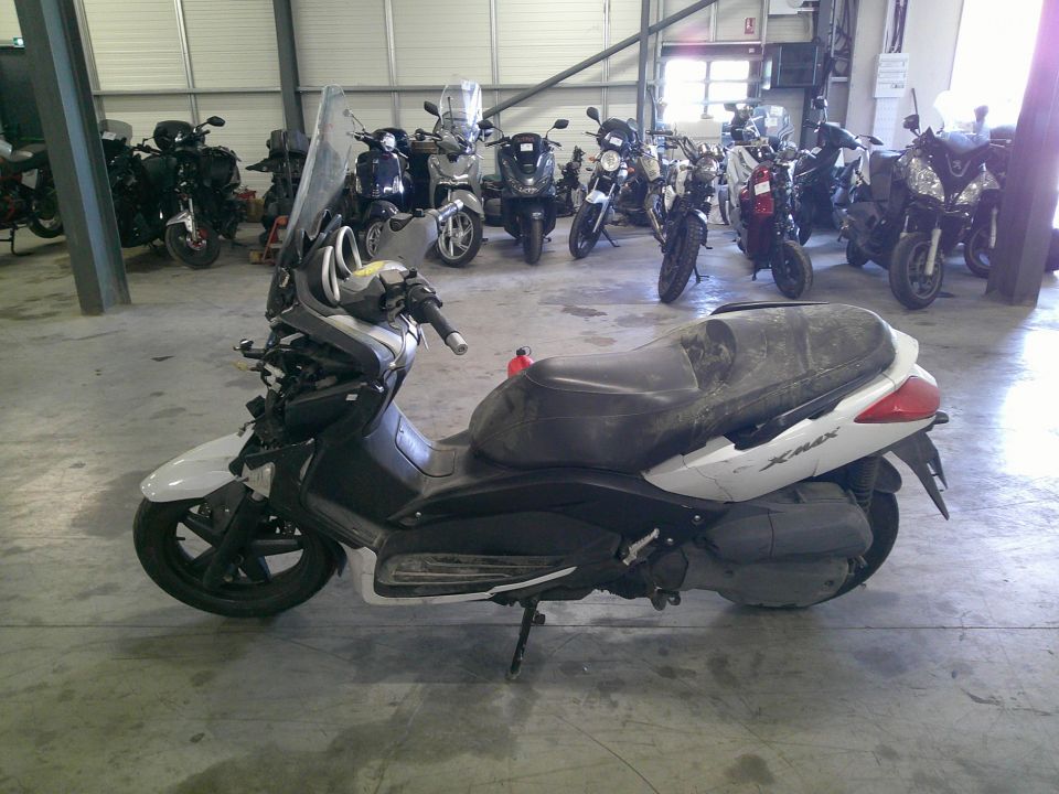 YAMAHA X-MAX 125 4