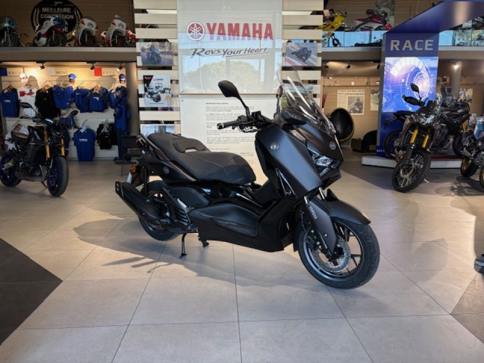YAMAHA XMAX 125 TECH MAX + 2025 DE DIRECTION 85€/MOIS* FAIBLE KILOMETRAGE GTIE 08/2030 4