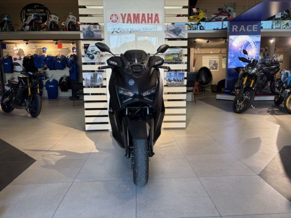 YAMAHA XMAX 125 TECH MAX + 2025 DE DIRECTION 85€/MOIS* FAIBLE KILOMETRAGE GTIE 08/2030 4