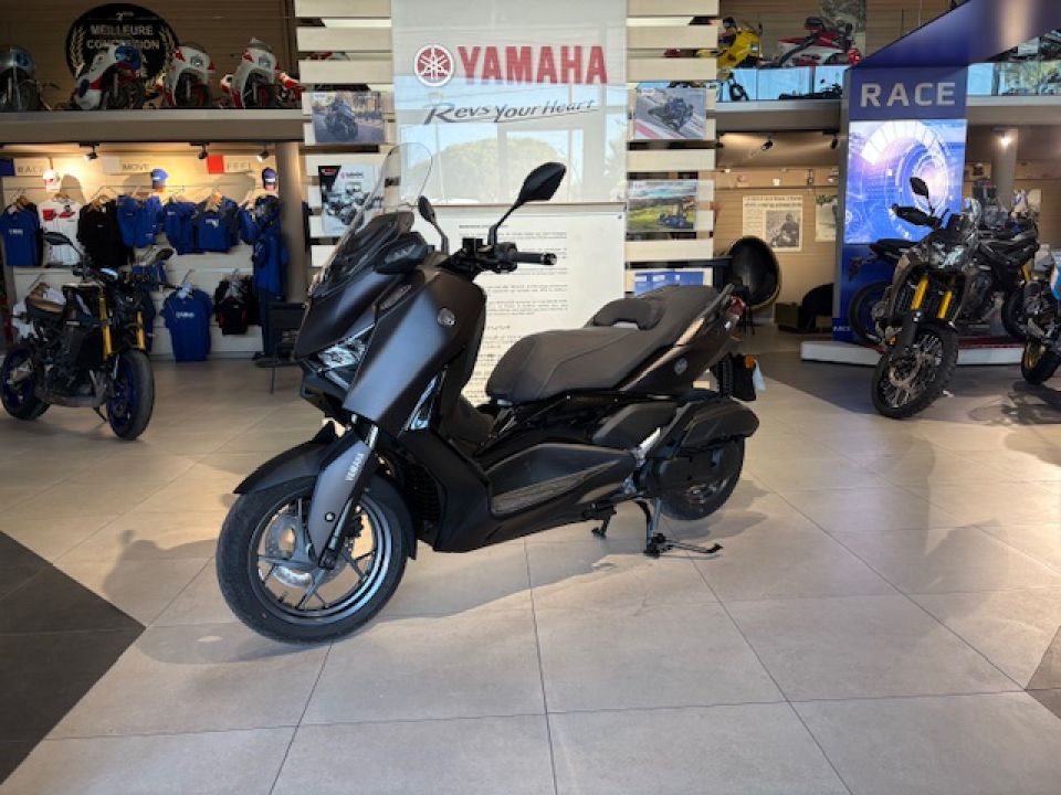 YAMAHA XMAX 125 TECH MAX + 2025 DE DIRECTION 85€/MOIS* FAIBLE KILOMETRAGE GTIE 08/2030 4