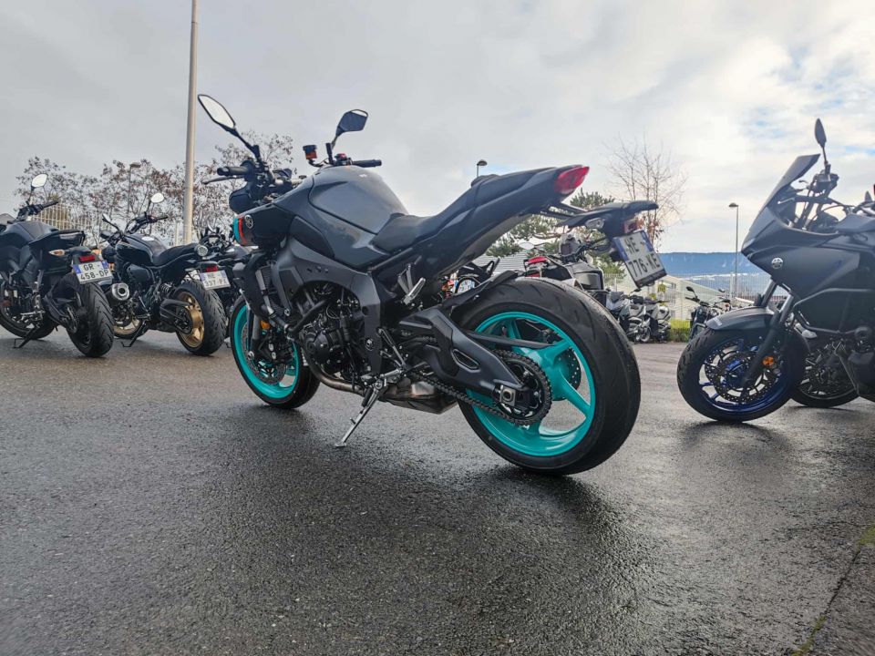 YAMAHA MT-10 4