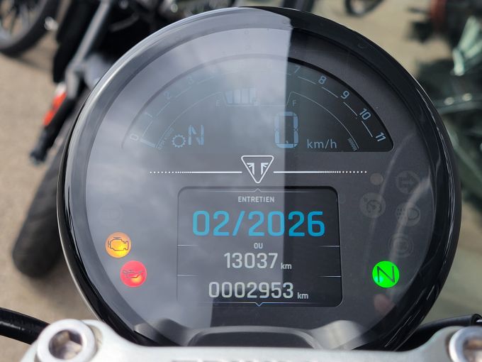 TRIUMPH TRIDENT 660 4