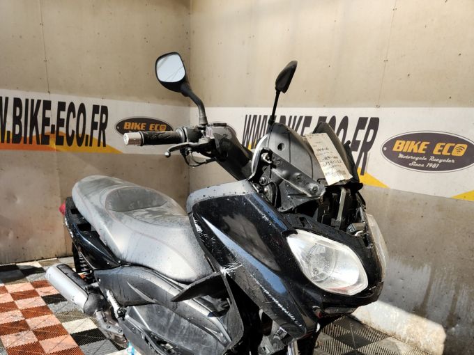 YAMAHA X-MAX 125 4