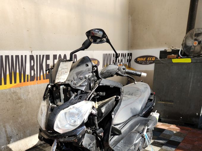 YAMAHA X-MAX 125 4