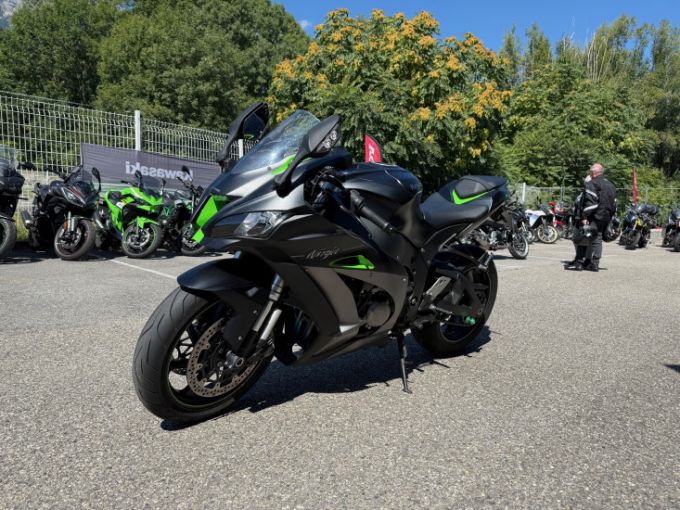 KAWASAKI ZX-10R 4
