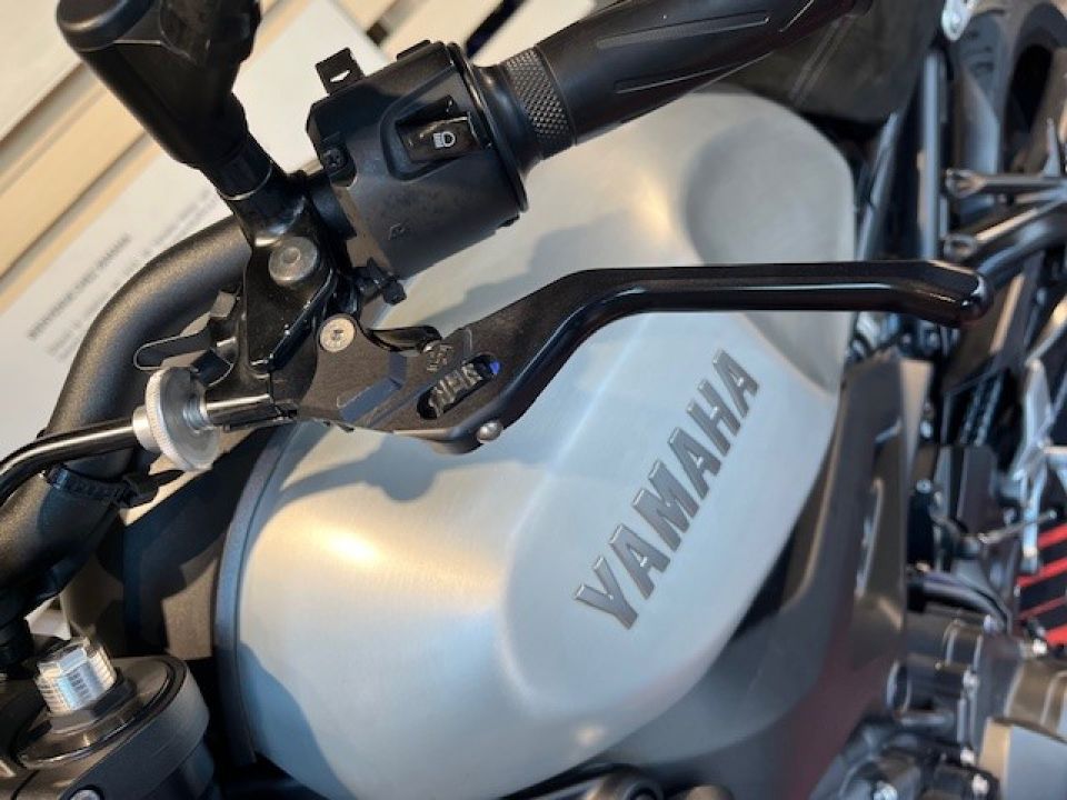 YAMAHA XSR 900 4