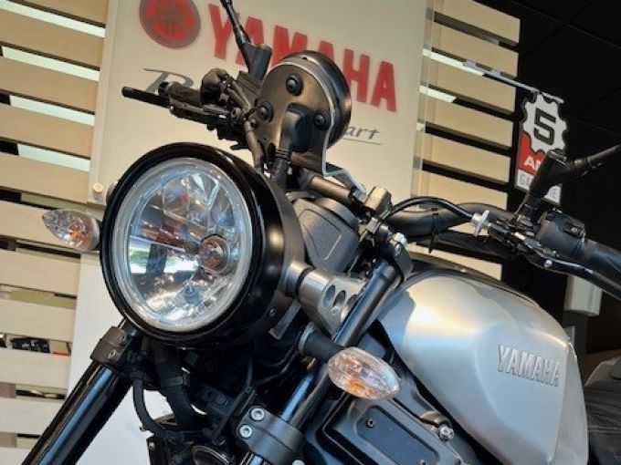 YAMAHA XSR 900 4
