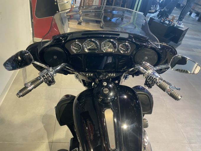 HARLEY-DAVIDSON TOURING ULTRA LIMITED 1923 CVO 4