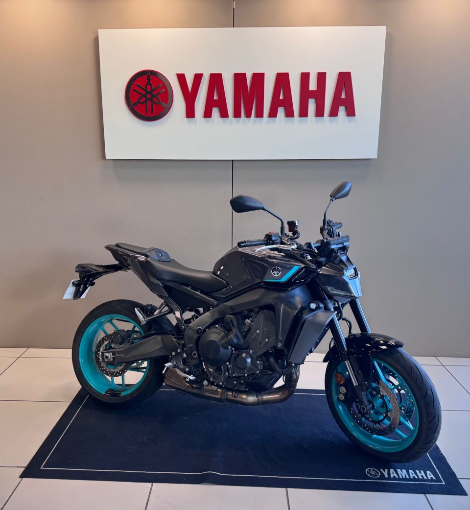 YAMAHA MT-09  Y-AMT 4