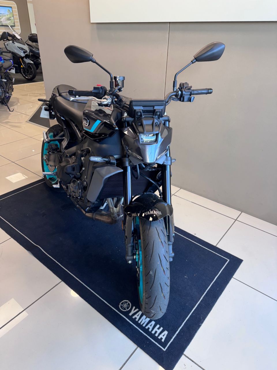 YAMAHA MT-09  Y-AMT 4