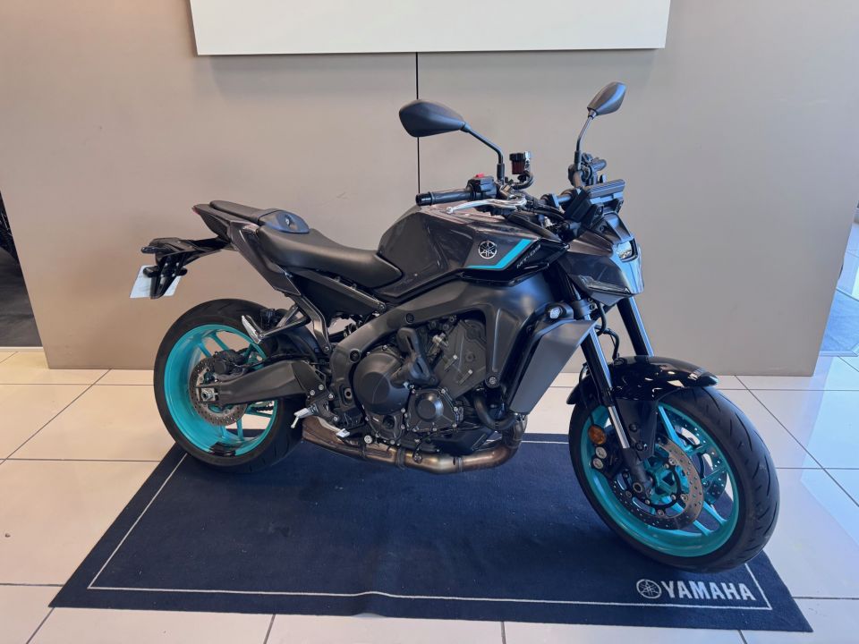 YAMAHA MT-09  Y-AMT 4