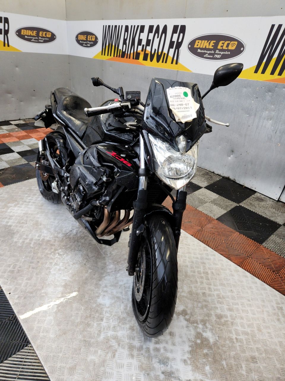 YAMAHA XJ6-N 4