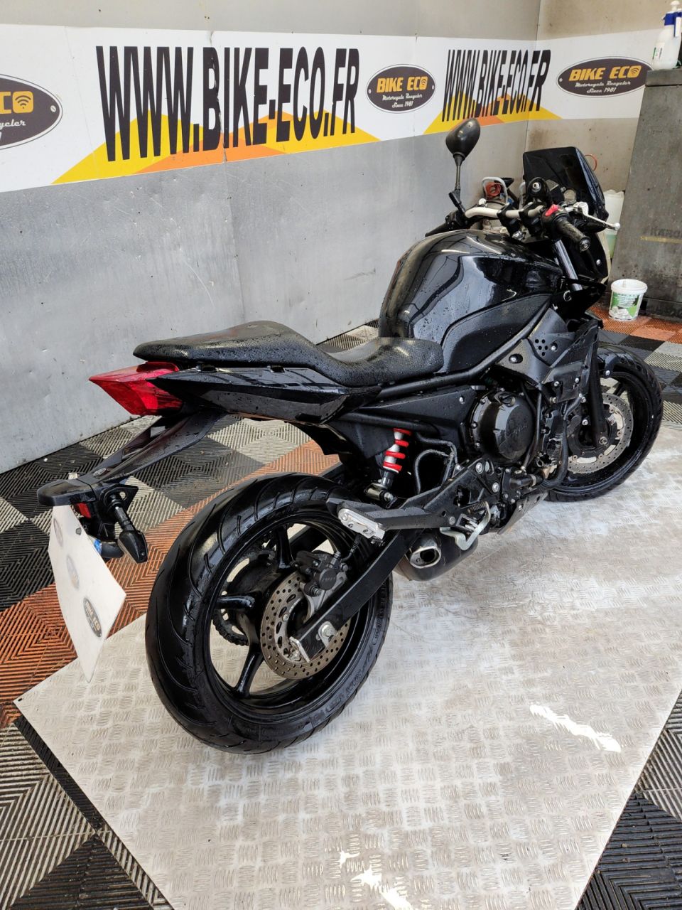 YAMAHA XJ6-N 4