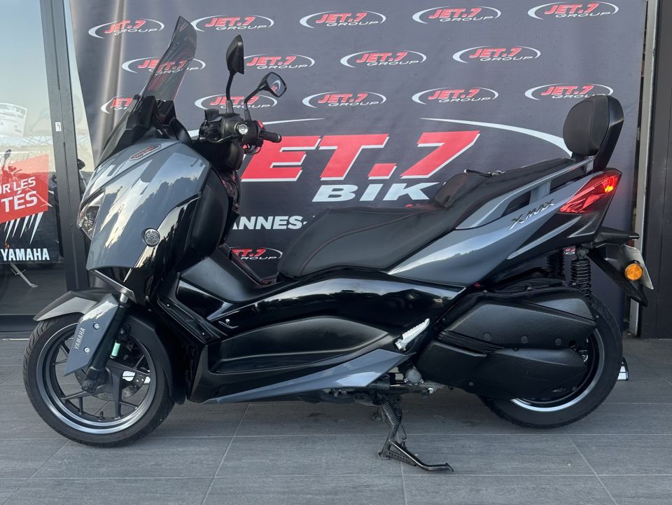 YAMAHA XMAX 300 Tech Max 4