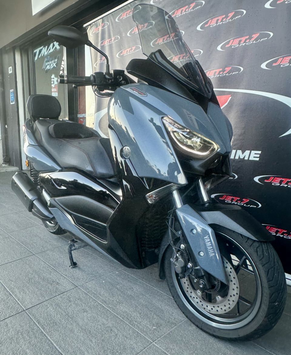 YAMAHA XMAX 300 Tech Max 4